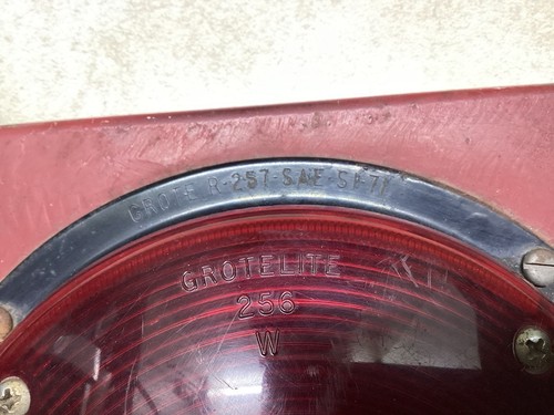GROTELITE 256 Lens TRUCK TAIL Lights trailer Turn Lamps Pair GROTE R-257 6v - Picture 2 of 9