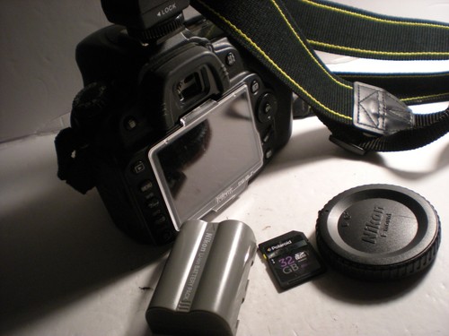 Nikon D90 12.3MP Digital SLR Camera Black (BODY ONLY) - Picture 6 of 17