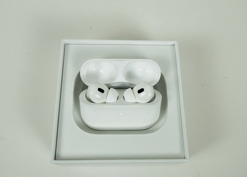 Apple AirPods Pro 2nd Generation with USB-C MagSafe Wireless Charging Case - Picture 5 of 8