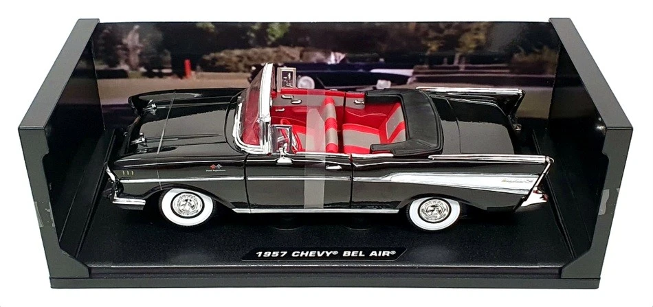 Motormax 1/18 Scale 79831 - 1957 Chevrolet Bel Air Bond 007 Dr. No - Black - Image 4 of 4