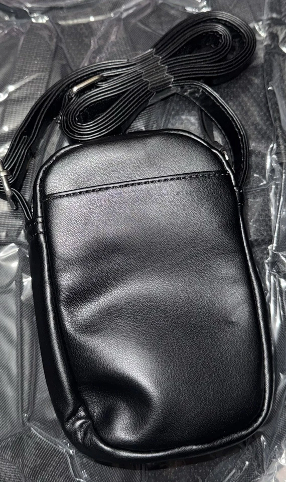 Bolso Bandolera Primark Negro Tachonado Cuero Vegano Nuevo con Etiquetas Foto 2 de 2