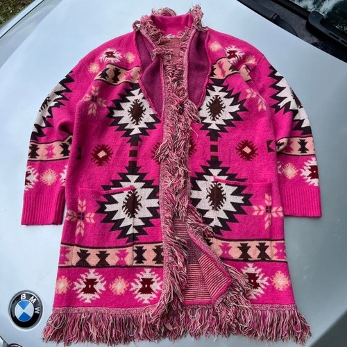 Strickjacke rosa und schwarz Aztekenmuster mit Fransen - Bild 1 von 6