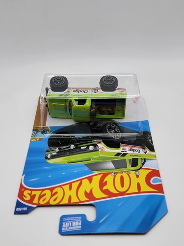 2025 Hot Wheels '70 Dodge Power Wagon Green HW Dirt 2/10 - Picture 2 of 4