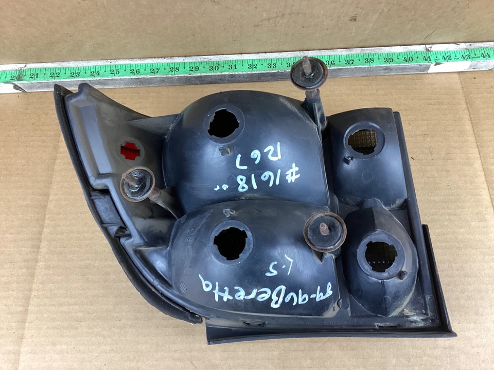 Левый задний фонарь в сборе со стороны водителя для Chevrolet Beretta 1989-1996 годов выпуска 16506029 от оригинального производителя - Изображение 3 из 4