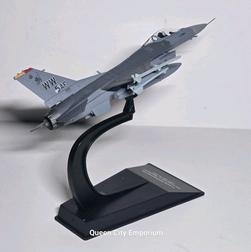 USAF F-16CM Fighting Falcon 50 Anniversary Wild Weasel 1:100 Diecast Desk Model - Picture 4 of 9