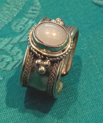 Titel: Schöner tibetischer Silber Damen- und Herren- Ring m. weißem Mondstein