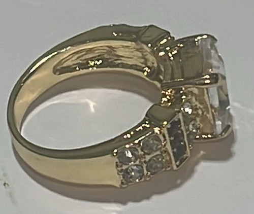 Size 9 Clear Stone With Black Accents. GoldTone Finish Cocktail Ring - Picture 4 of 8