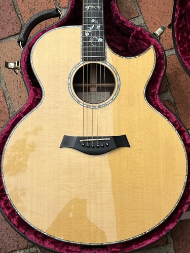 Taylor 915c  Florentine Cutaway 1999 Rare Mint Condition