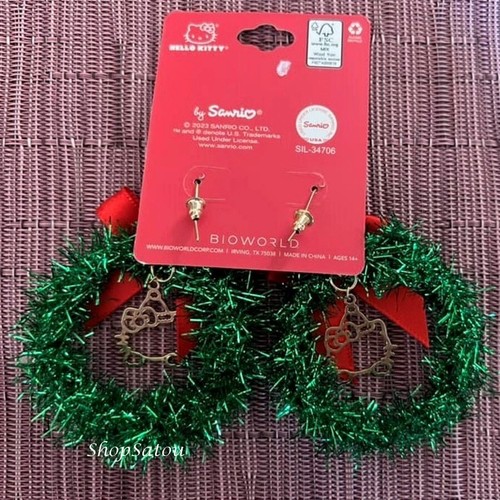 NEW SANRIO HELLO KITTY Christmas Wreath Red Bow Earrings - Picture 5 of 7