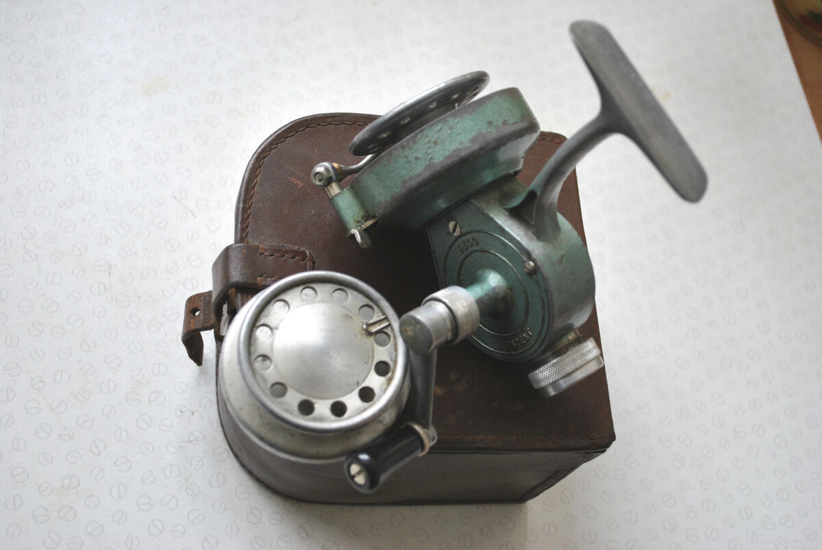 AN X RARE VINTAGE CASED RECORD 600 SPINNING REEL WITH SPARE AN X RARE VINTAGE CASED RECORD 600 SPINNING REEL WITH SPARE