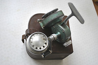 AN X RARE VINTAGE CASED RECORD 600 SPINNING REEL WITH SPARE AN X RARE VINTAGE CASED RECORD 600 SPINNING REEL WITH SPARE