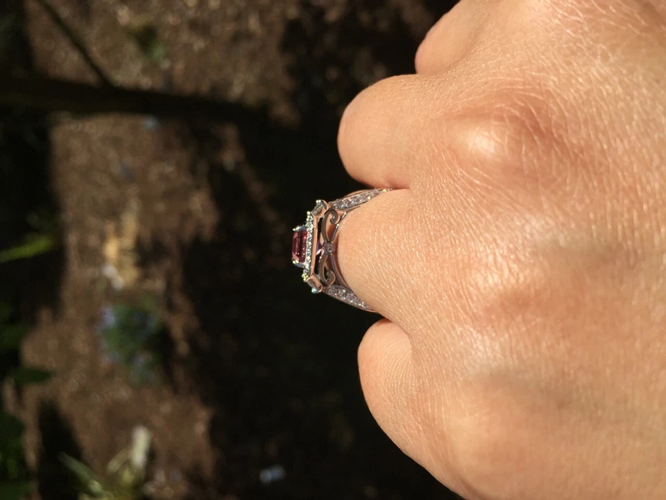 Anillo de compromiso con halo de plata de ley 925 con diamantes creados en laboratorio Asscher rosa de 3,60 quilates Foto 3 de 4