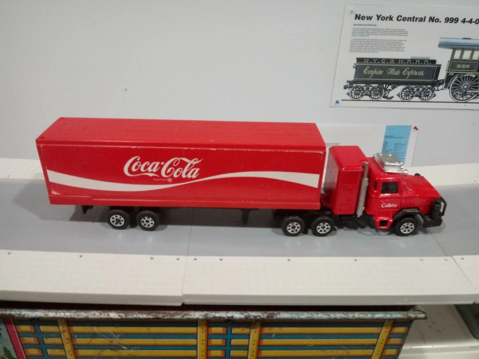Corgi Coca-Cola Promo Tractor Trailer Truck #3300C Back doors open & close - Image 4 of 4