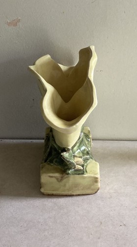 Vintage McCoy Art Pottery #78 Triple Lily Flower Vase Yellow Nice - Picture 2 of 5