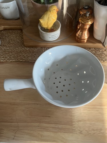 Footed White Porcelain Colander Strainer Fruit Berries - Picture 4 of 6