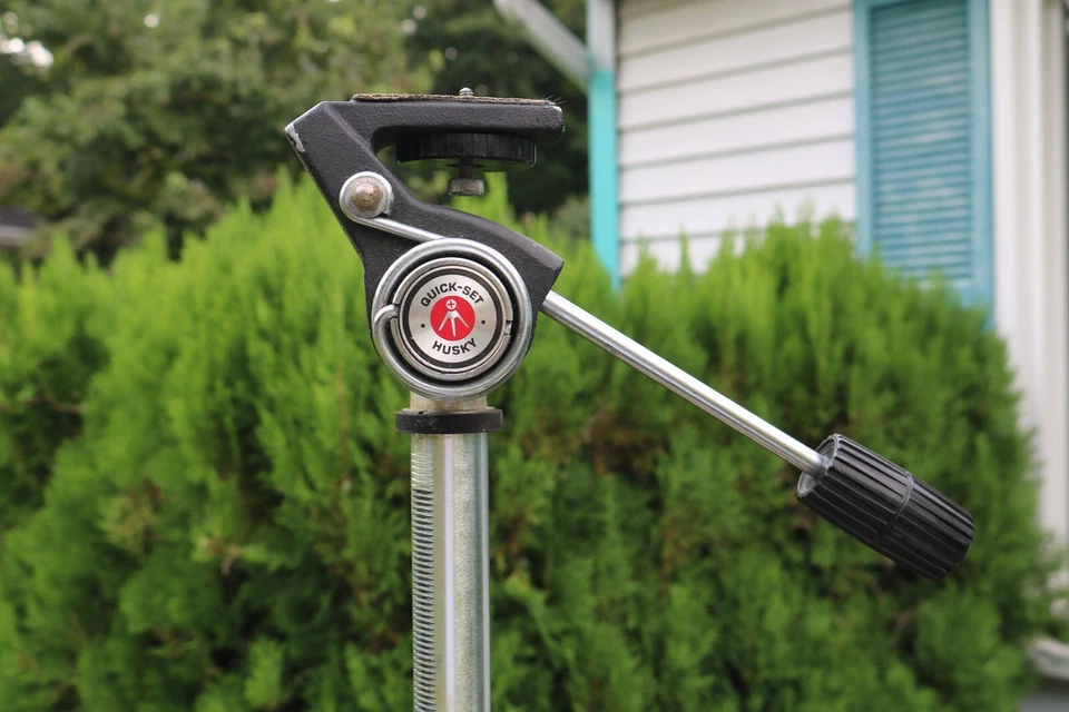 Husky Quick-Set TV Elevator Camera Tripod Model 5-95580 Made in USA Northbrook - Image 2 of 4