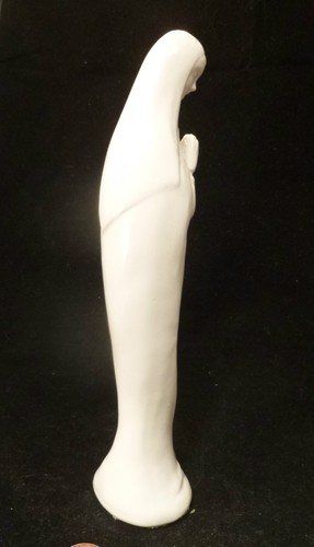 Estatuilla vintage de Madonna moderna de mediados de siglo ¡toda blanca! Oración de María Cristo de los años 50 - Imagen 5 de 7