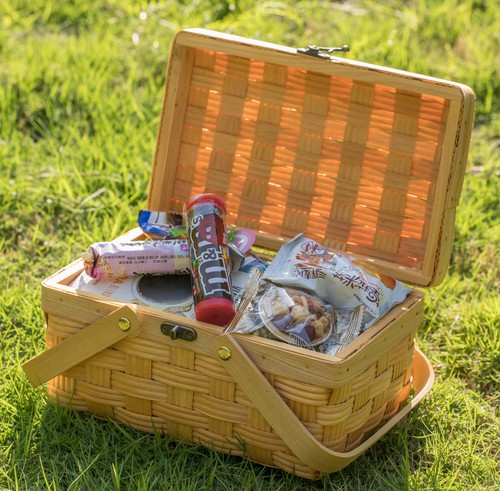 New Wickerwise Small Woodchip Picnic Basket with Cover and Folding Handles - Picture 2 of 6