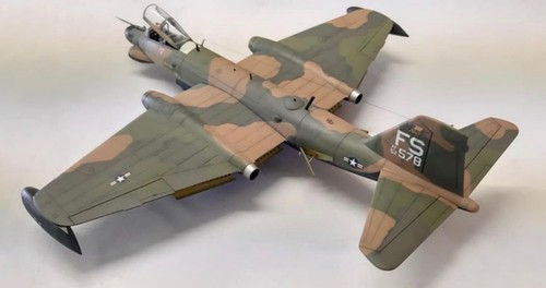 MIB Testors/Italeri 1/72 Martin B-57 Canberra Medium Jet Bomber - Bild 14 von 23