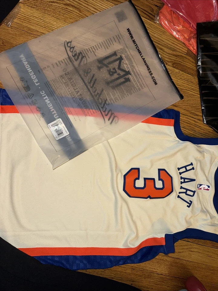 Mitchell & Ness NBA New York Knicks Patrick Ewing Burst T-Shirt Size S - Image 2 of 3