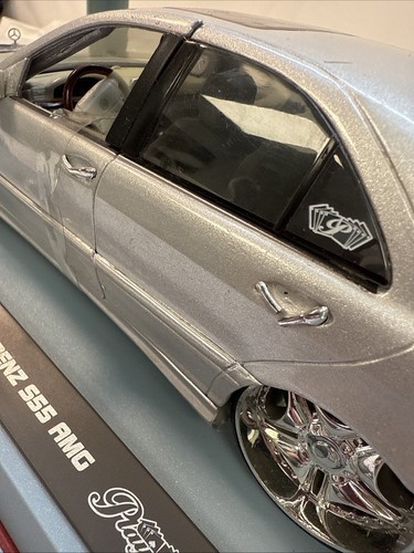 Maisto Mercedes-Benz S55 AMG Playerz Version 1:18 Scale - Picture 23 of 24