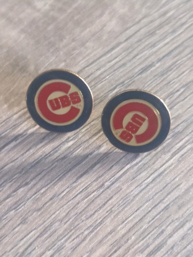 Vintage Chicago Cubs Logo Gold Tone And Enamel Lapel Pin MLB - Picture 2 of 5