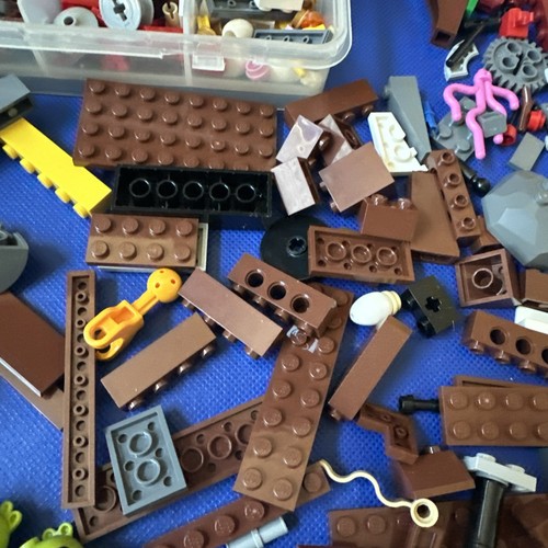(2) LEGO Angry Birds Mixed Set Minifigures and Parts - Picture 20 of 24