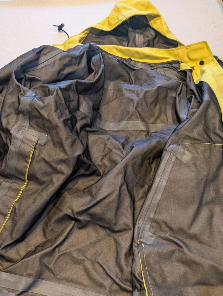 Blauer Goretex 9850 Rain Jacket Men's Large Regular  - Image 4 of 4