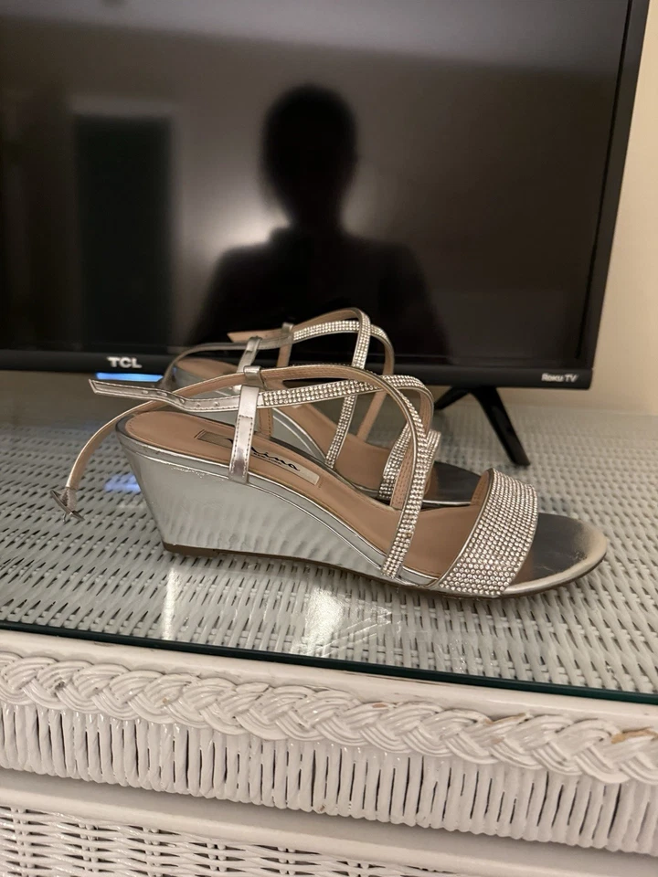 Nina 银色楔形高跟鞋 8 码 — 第 4/4 张图片