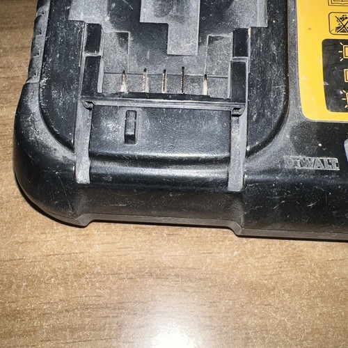 Dewalt DCB113 XR Li-Ion Akku Ladegerät 10,8V/14,4V/18V/230V schwarz/gelb - Bild 3 von 6