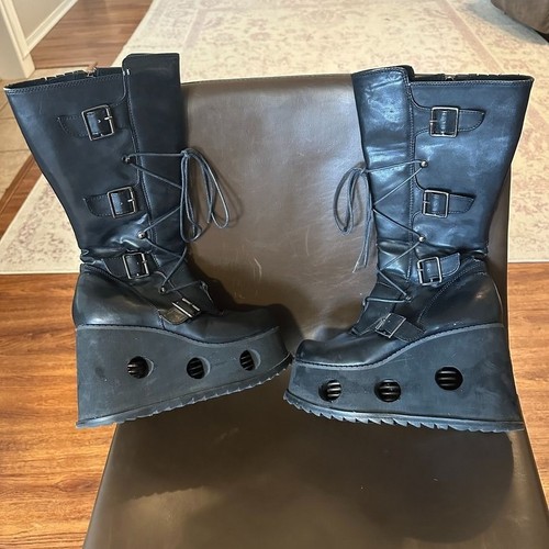 Vintage Hot Topic Goth Stiefel Plateau Old School Größe 7 hohe Schnallen Federn - Bild 2 von 10