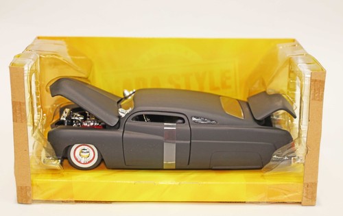 Jada Toys Bigtime Kustoms 1/24 1951 Mercury Lead Sled Die-Cast Car nero opaco - Foto 2 di 7