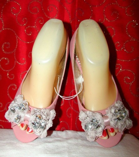 NUEVA CASA DE MUÑECAS SURI TALLA 6.5 ROSA TEXTIL PEEP TOE FORMA CORAZÓN ARCO DE ESTRÁS PLANOS - Imagen 6 de 10