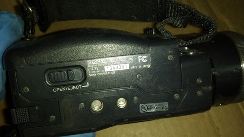 SONY HDR-HC1 HDV Handycam Digital Camera / Camcorder - FOR PARTS - Picture 10 of 12