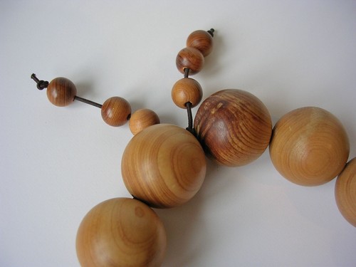 Vintage Chinese Wooden Beaded Bracelet with Rosewood Case - Picture 4 of 24