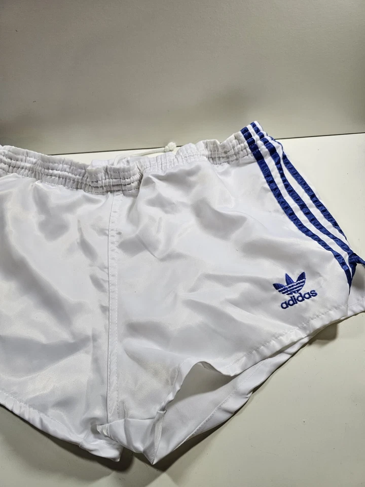 ADIDAS 80S FOOTBALL SOCCER SHORTS - Photo 2/4