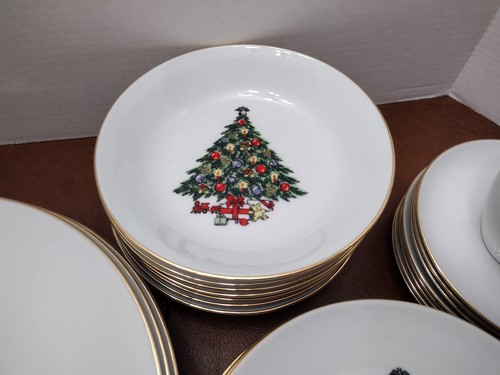 36 Pc “Christmas Treasure” Jamestown China Porcelain Dinnerware Service for 6+ - Picture 4 of 13