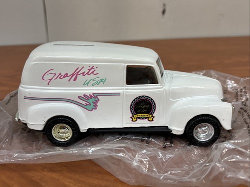 Graffiti USA 1950 Panel Truck Bank Ertl 1/25 Diecast #7694 Vintage CV JD - Picture 5 of 10