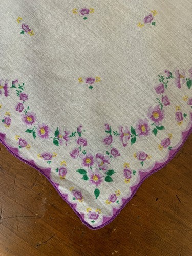 Vintage 1940's Delicate Purple Pansy Rose Print Ha