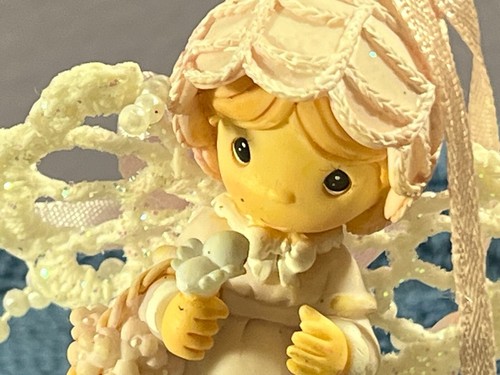 Weihnachtsschmuck Edelmomente Mädchen mit Bluebird Häkelkleid MAX7836 - Bild 2 von 7