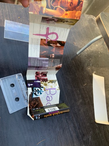 Erykah Badu Baduizm - cassette- case has a crack. Insert and Cassette fine - Picture 7 of 8