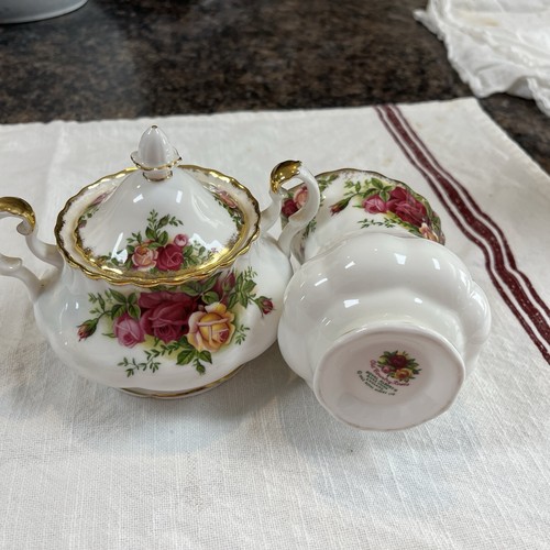 Royal Albert Bone China OLD COUNTRY ROSES Creamer & Sugar 1962 Mint - Picture 3 of 4