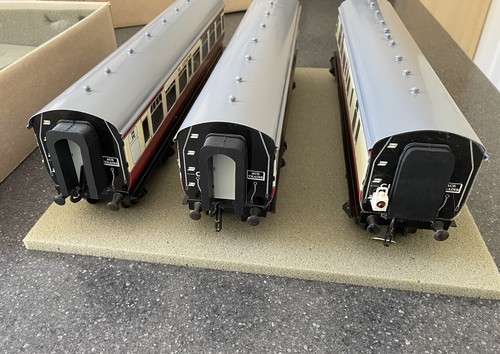 Ace Trains O gauge C5 British Railways 'blood and custard' coach set A - Picture 8 of 12