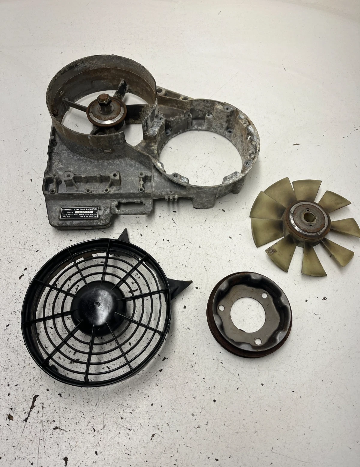 96 1996 Ski Doo Skandic 500 Rotax 500 OEM GOOD Fan Cover Housing Assembly