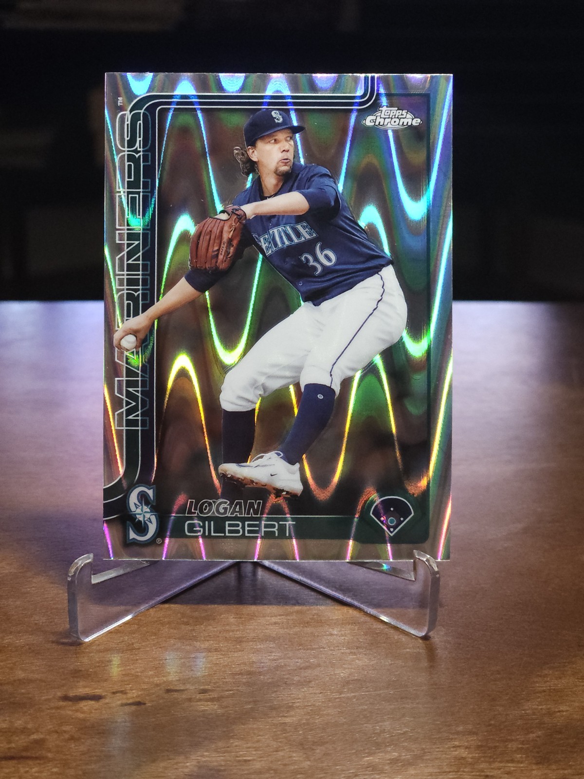 2025 Topps Chrome - Logan Gilbert #11 RayWave Refractor