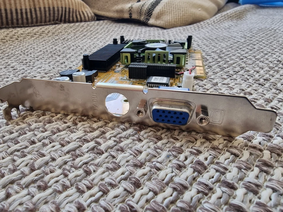 Asus GeForce 2 ULTRA 64MB DDR AGP VGA, Nvidia NV15 - Image 4 of 4