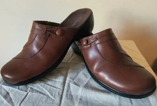 Womens CLARKS Brown SLIP-ON CLOGS MULES SHOES    Size 9