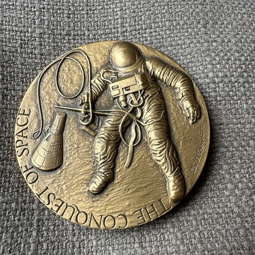 Man’s Dream The Conquest Of Space MACO Bronze Medal 2 1/2” Signed - Picture 2 of 4