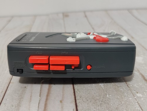 Vintage Toshiba Bugs Bunny Cassette Player AM/FM LT 310 Bugs Tested Works Rare - Picture 4 of 14