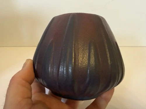 Van Briggle Art Pottery Vase Yucca Leaf Pattern In Mulberry 1922-1926 Usa Mark